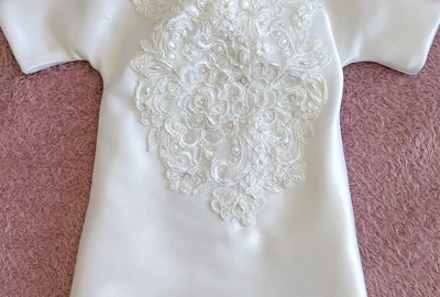 Engelskleidchen mit Spitze aus dem Brautkleid für ein Sternchen 25-29 Schwangerschaftswoche